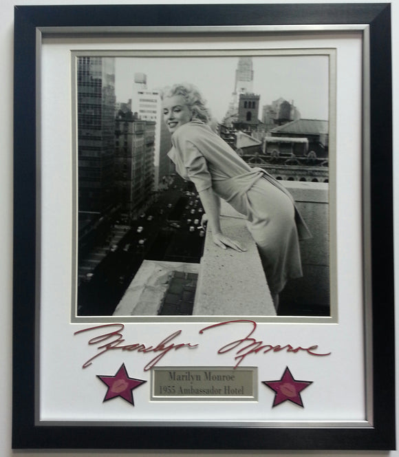 Marilyn Monroe Commemorative 16x20 photo unsigned 